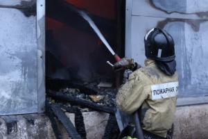 В Чернском районе сгорел цех хозяйства "Максим Горький", огонь тушили 7 часов.