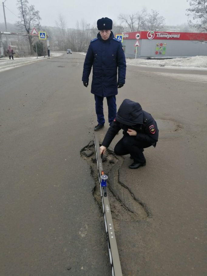 Прокуратура потребовала от суворовских чиновников привести в порядок дороги
