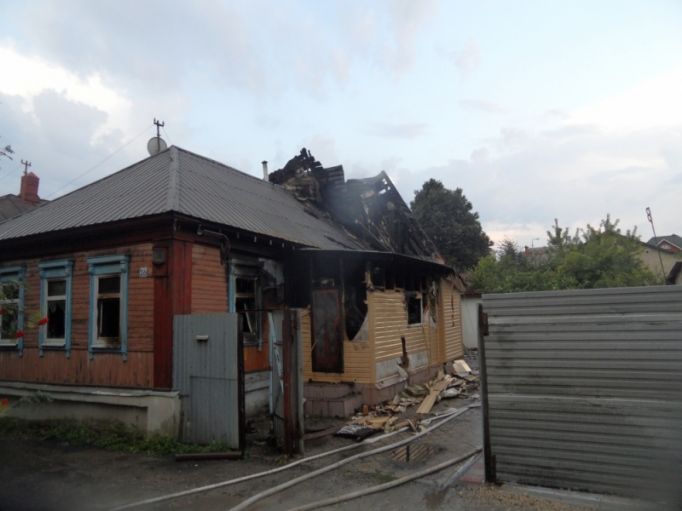 В Туле 25 пожарных тушили дом на Пионерской