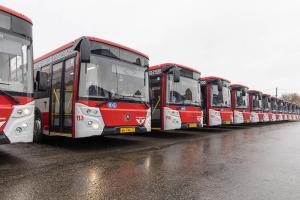 В Туле начали работать 15 новых автобусов .