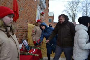 В Донском открыли мемориальную доску погибшему в СВО земляку.