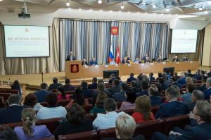 Депутаты регионального парламента заслушали отчет о деятельности правительства области за 2022 год .