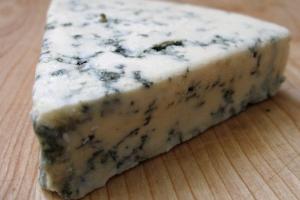 В Туле обнаружены более восьми кг санкционного "плесневого" сыра .