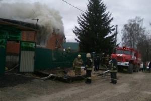 В Плеханово сгорели дом и машина, есть пострадавший.