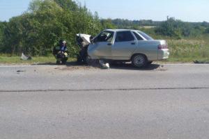 В Тульской области "Фольксваген" столкнулся с двумя машинами.