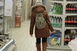 В Щекине молодая женщина обокрала магазин.