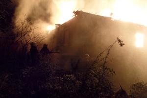 22 пожарных тушили горящий тульский дом.