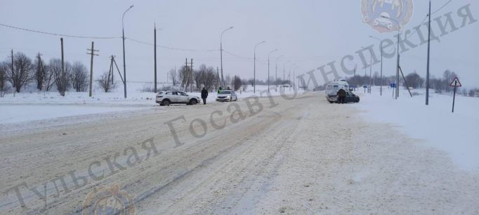 Один человек пострадал в столкновении KIA и Renault в Алексинском районе
