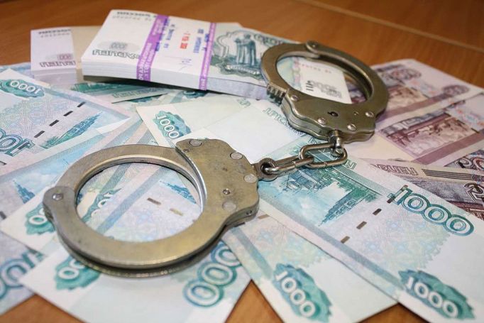 Оперативника будут судить за вымогательство взятки в 80 тысяч рублей