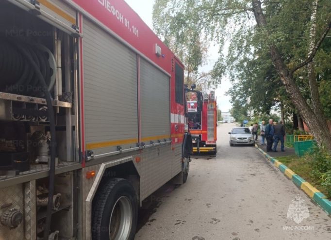 Спасатели потушили пожар в многоквартирном доме на М. Горького в Туле