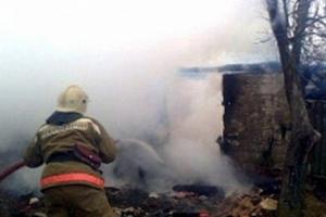 В Ефремове соседи вывели мужчину из горящего дома.