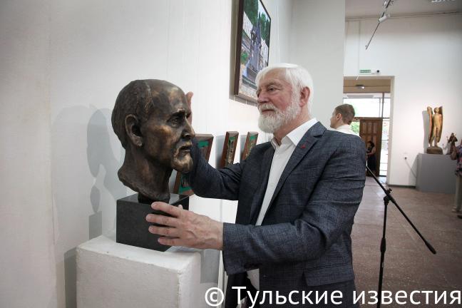 Выставка скульптур Юрия Хмелевского.