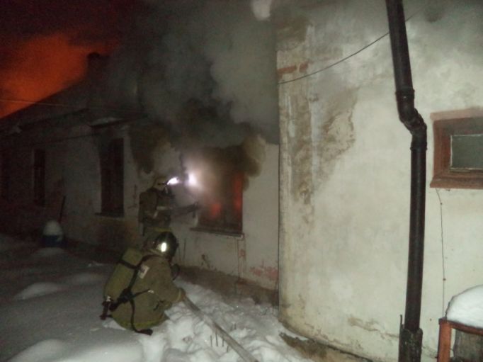 В Щекино ночью горел кирпичный дом