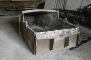 В Болохово на рабочего упала емкость с раствором бетона.