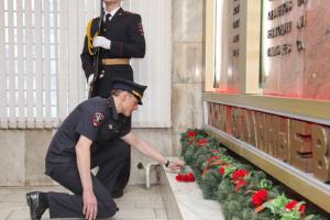Тульские полицейские почтили память погибших сотрудников при исполнении долга.