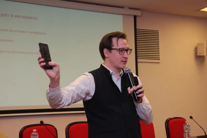 Тульским журналистам рассказали о будущем СМИ в соцсетях и призвали снимать видео на телефоны