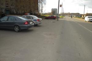 В Веневе пьяный водитель на скутере врезался в иномарку на парковке .