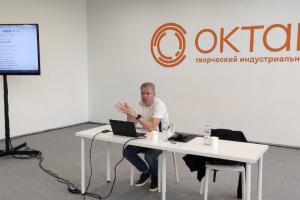 В Туле журналист Илья Доронов провел мастер-класс по интервьюированию .