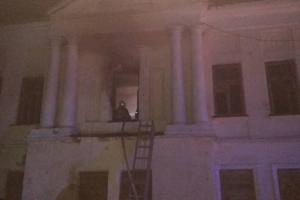 В Туле на улице Металлистов загорелся двухэтажный дом .