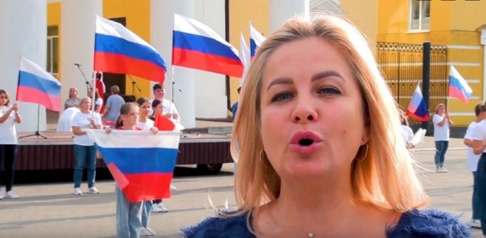 В Суворове прошел флешмоб в поддержку российских военнослужащих