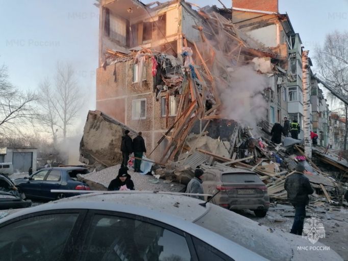 В региональном МЧС подтвердили гибель 4 человек под завалами дома в Ефремове