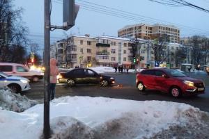 В Туле из-за ДТП у здания МВД проспект Ленина встал в пробке.