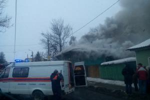 В Туле на улице Оборонной горит дом.