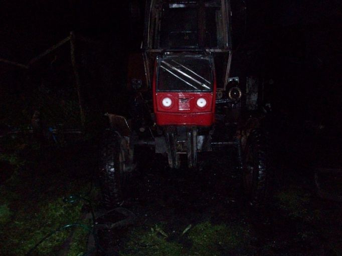 Ночью в Каменском районе заполыхал трактор