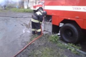 11 пожарных тушили сараи в Кимовском районе.