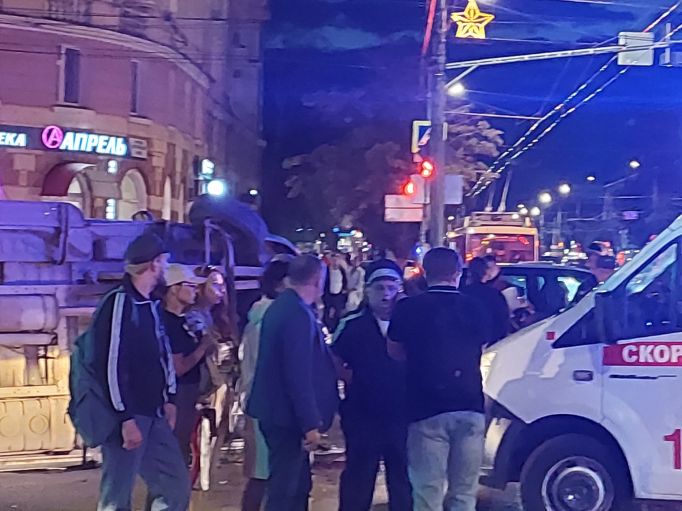 ДТП в центре Тулы: машина скорой помощи опрокинулась на бок