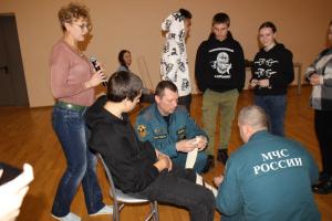 В Каменском районе подростки проверили начальную военную подготовку в интерактивной игре .
