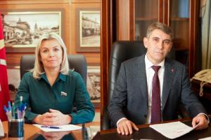 Ольга Слюсарева и Дмитрий Миляев поздравляют работников сельского хозяйства.