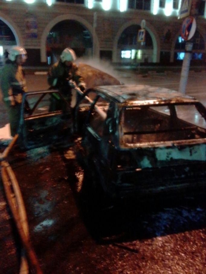 Ночью в Туле дотла сгорел автомобиль 