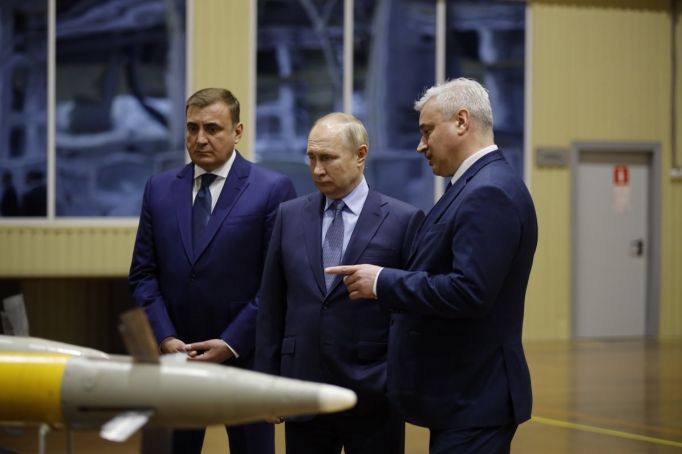 Путин и Дюмин осмотрели сборочные цеха «Щегловского вала»