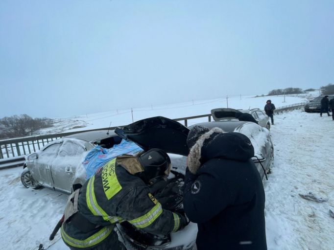 Спасатели ликвидируют последствия ДТП в Киреевском районе