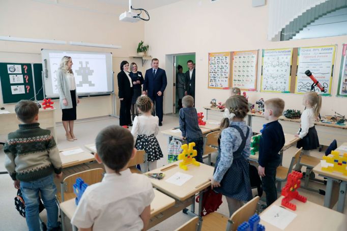 Алексей Дюмин осмотрел школу на Зеленстрое
