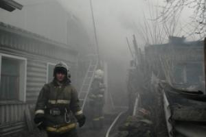 В Туле в Ряжском переулке 10 минут горел дом и пристройки.
