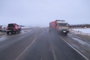В Тульской области грузовик и иномарка не поделили дорогу; есть жертвы.