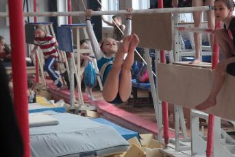 Порядка 150 гимнастов участвуют в межрегиональных соревнованиях в Туле