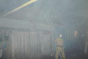 В Чернском районе у частного дома сгорела крыша.