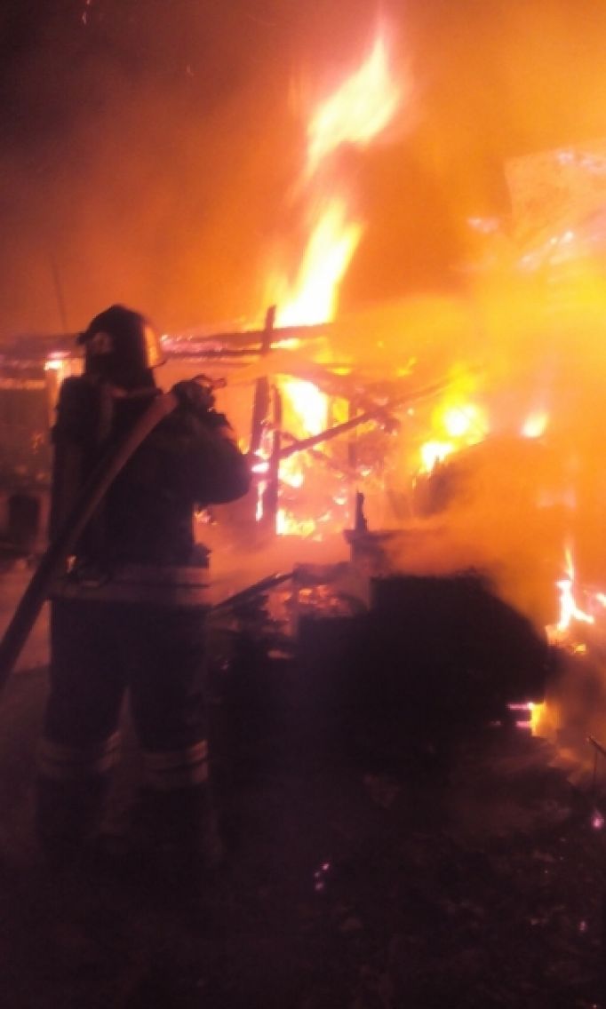 Ночью в Веневском районе сгорел дом: есть пострадавший 