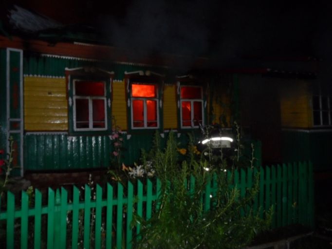В Суворовском районе ночью сгорела дача 