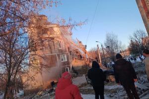 СМИ сообщают о 5 погибших при обрушении подъезда в Ефремове.
