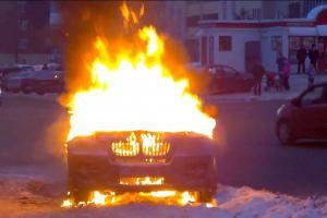 В Туле на проспекте Ленина загорелся Peugeot 605.