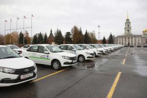 Алексей Дюмин передал медикам Тульской области более 90 новых автомобилей.