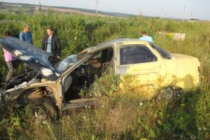 В Тульской области 17-летний водитель не справился с управлением и погиб на месте .