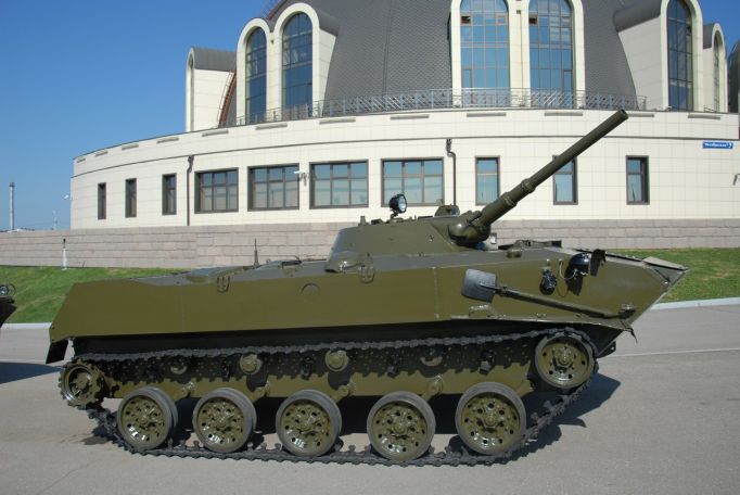 Тульскому Музею оружия подарили боевую машину десанта