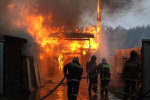 В Куркинском районе 17 пожарных тушили постройку.