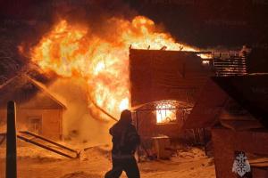 В Киреевском районе дом загорелся вместе с людьми.