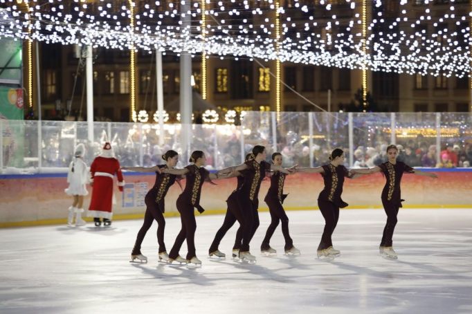 В Туле 35 юных спортсменов приняли участие в ледовом шоу на Губернском катке